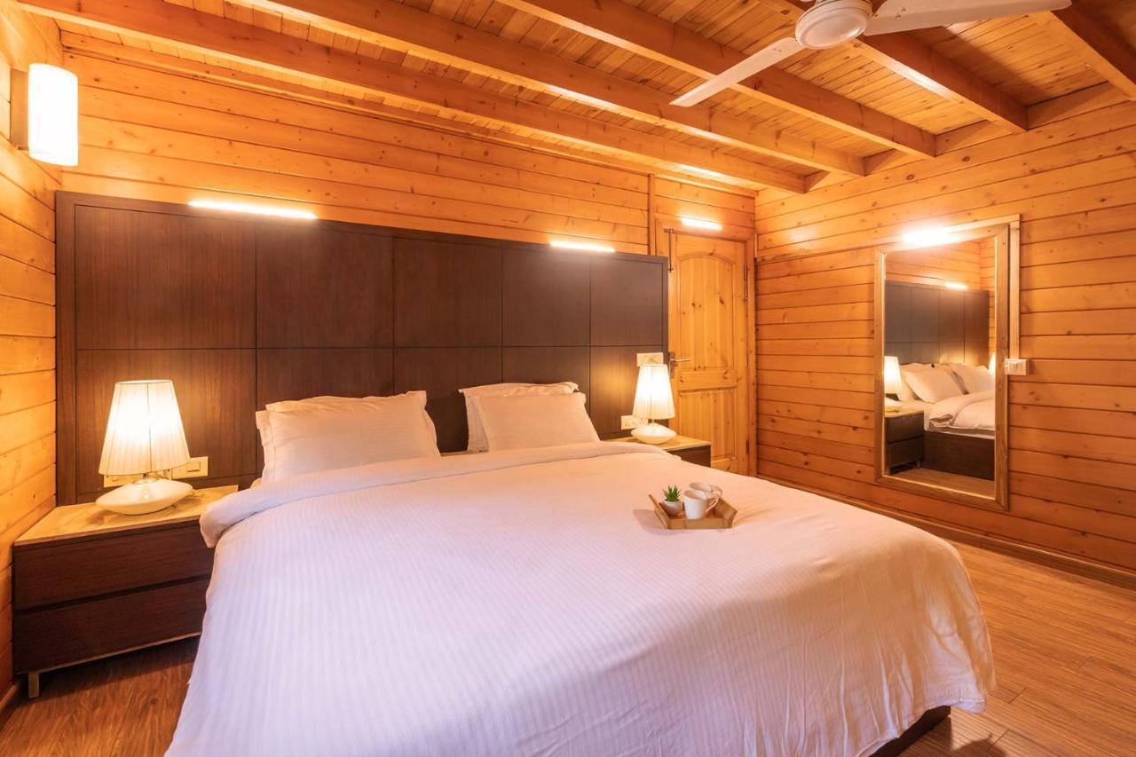 Nature'S Abode - The Wooden Villa At Morjim By Stayvista Εξωτερικό φωτογραφία